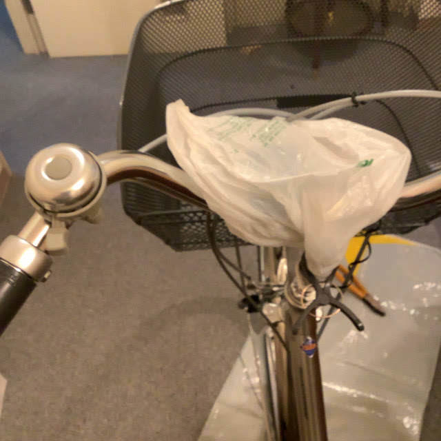 サイコンにレジ袋と洗濯ばさみ